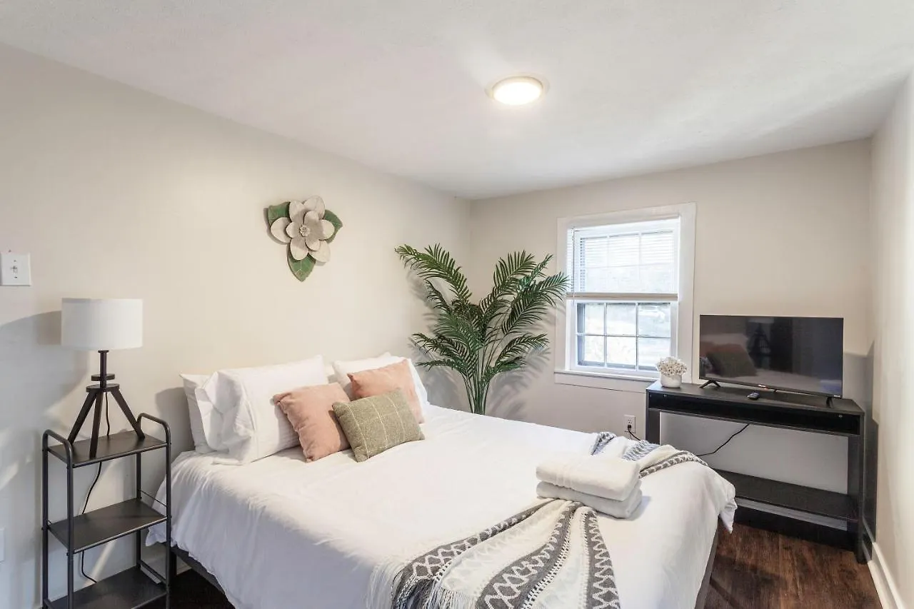 Little Johns Cottage Memphis, Pet-Friendly~Parking 0*, Memphis